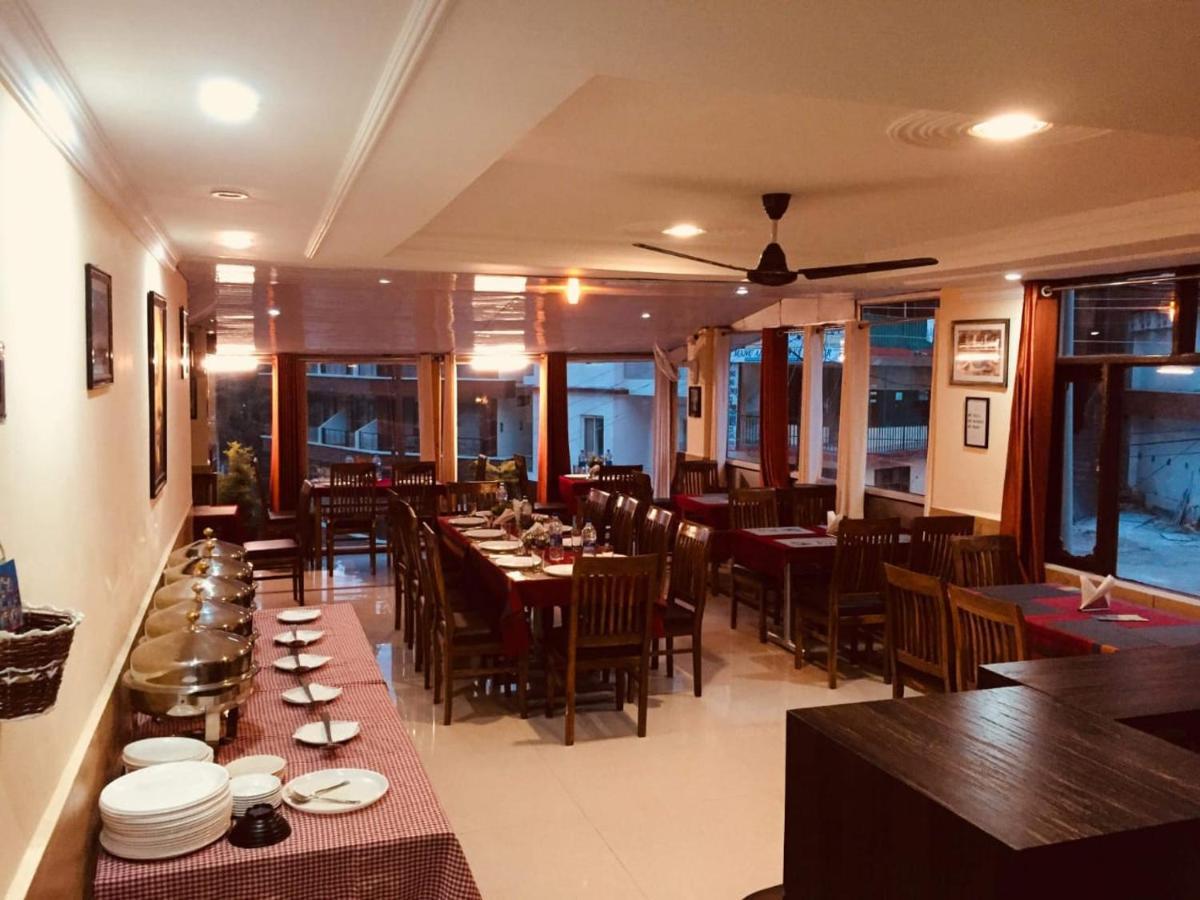 Hotel Om Palace МакЛеод Ганж Екстериор снимка