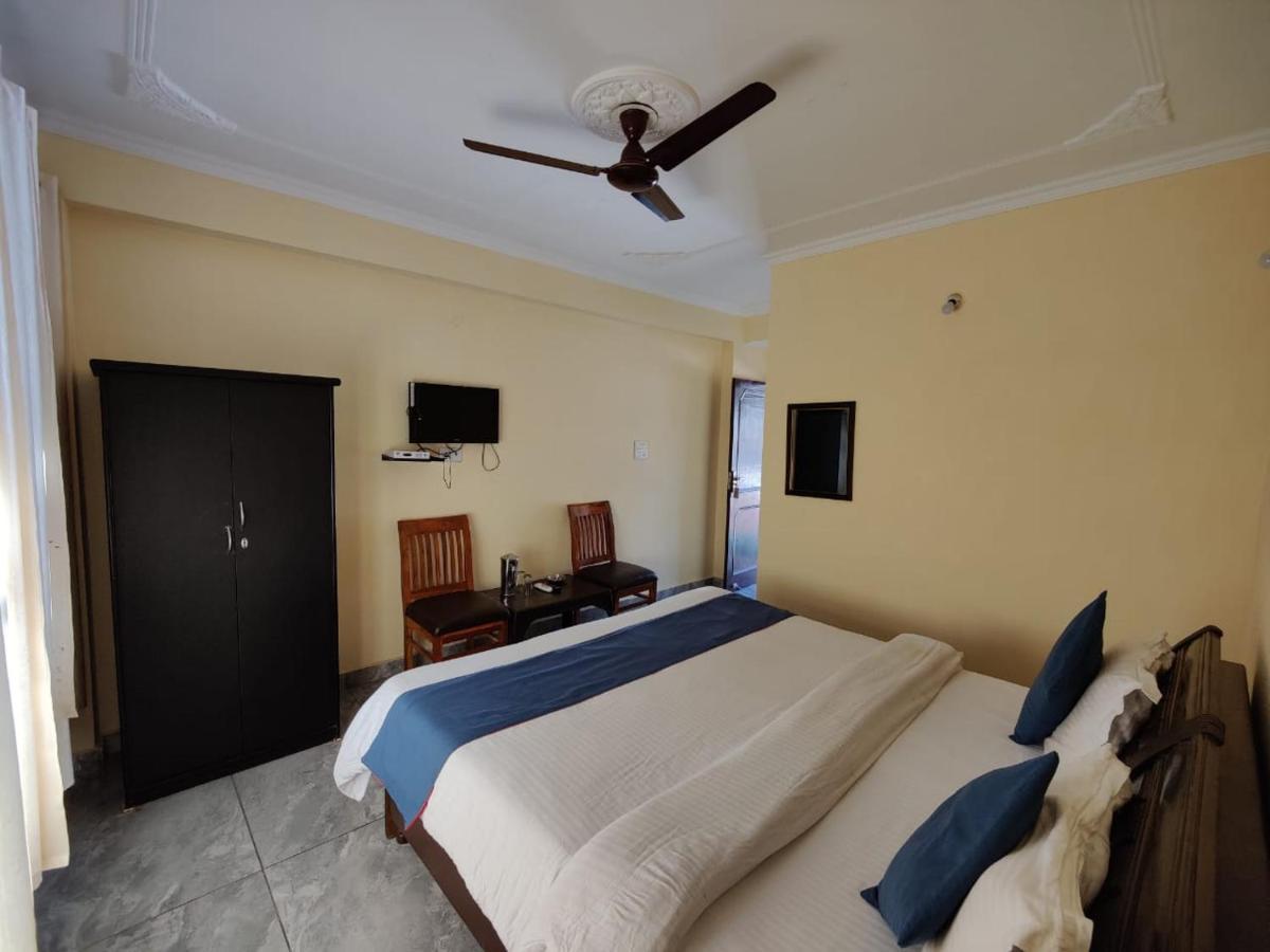 Hotel Om Palace МакЛеод Ганж Екстериор снимка