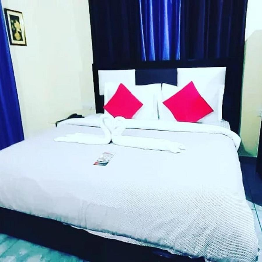 Hotel Om Palace МакЛеод Ганж Екстериор снимка