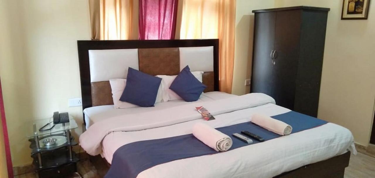 Hotel Om Palace МакЛеод Ганж Екстериор снимка
