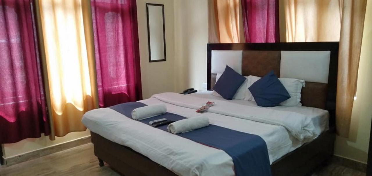 Hotel Om Palace МакЛеод Ганж Екстериор снимка